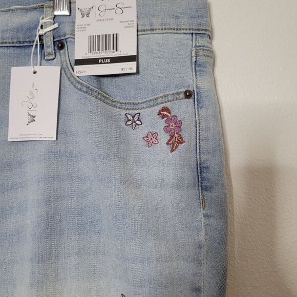 Jessica Simpson Plus Size Light Wash Flared Jeans With Floral Embroidery & Pocke - Picture 5 of 11